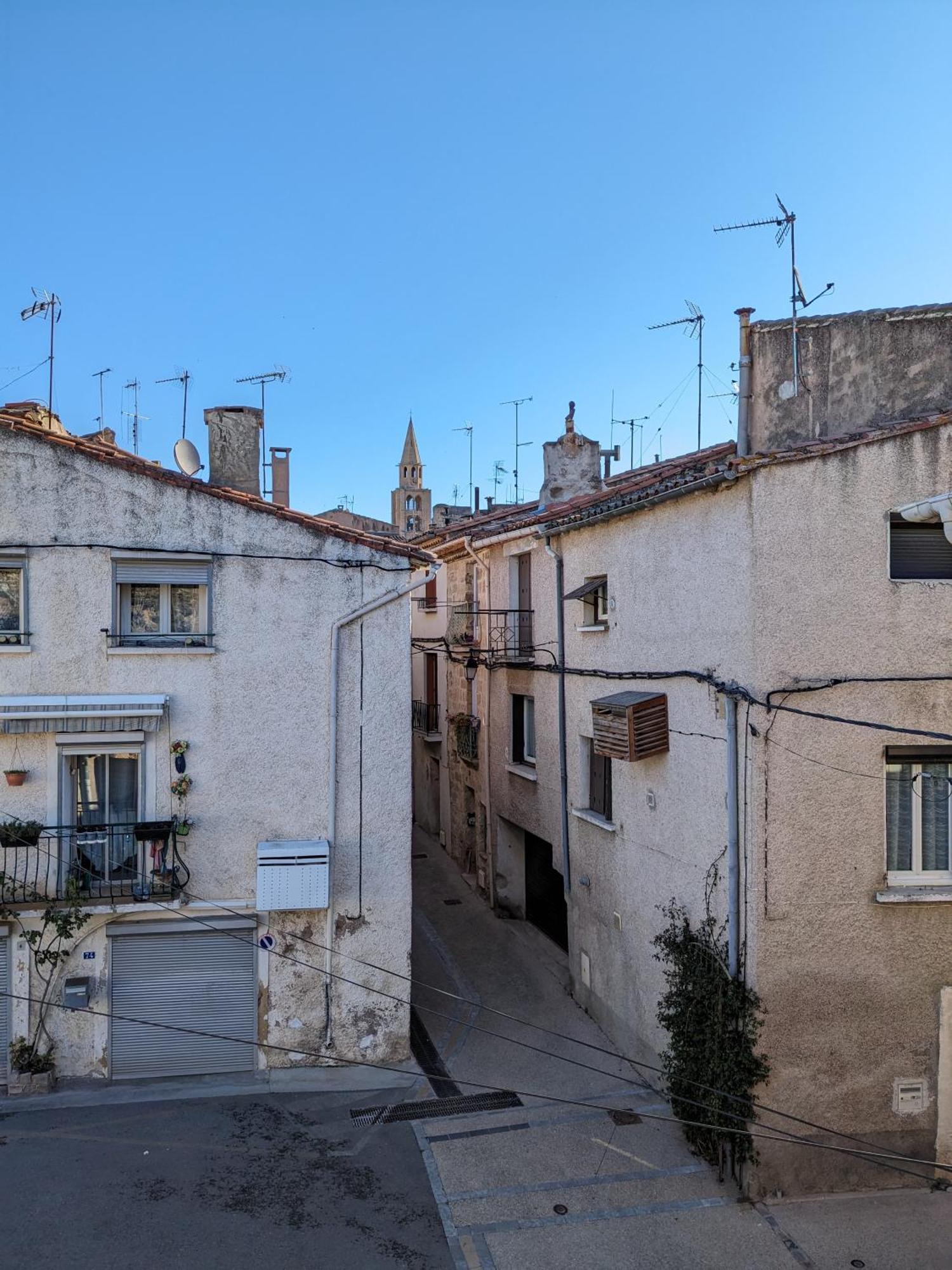 Spacious Town House With Balcony Montagnac  Exterior foto