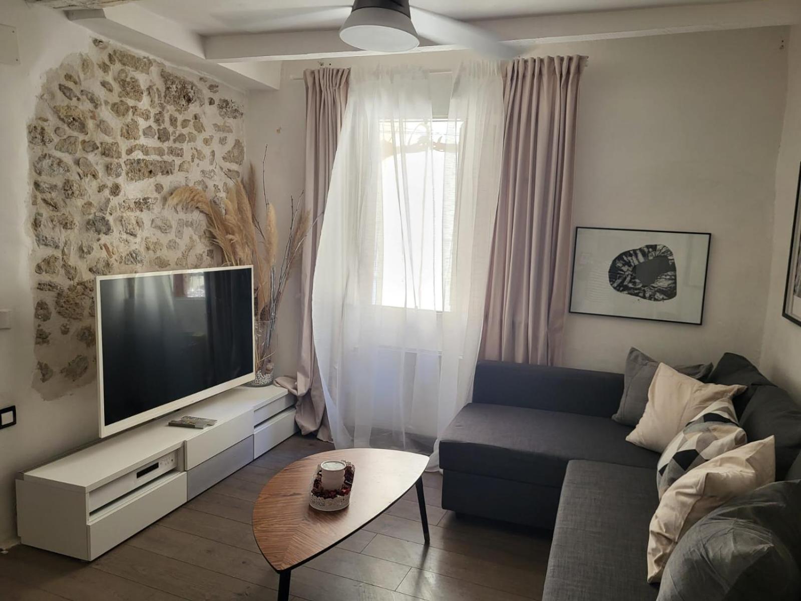 Spacious Town House With Balcony Montagnac  Exterior foto